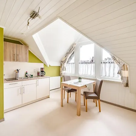 Apartman Alluring In With Balcony