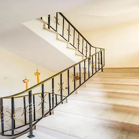 Alluring In With Balcony Apartman Ernst